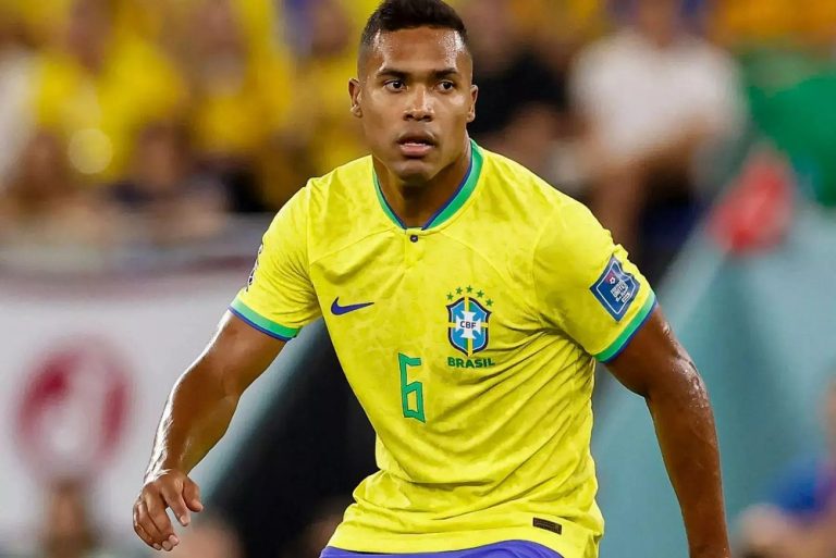 Alex Sandro é do Mengão! Lateral-esquerdo assina com o Flamengo até 2026