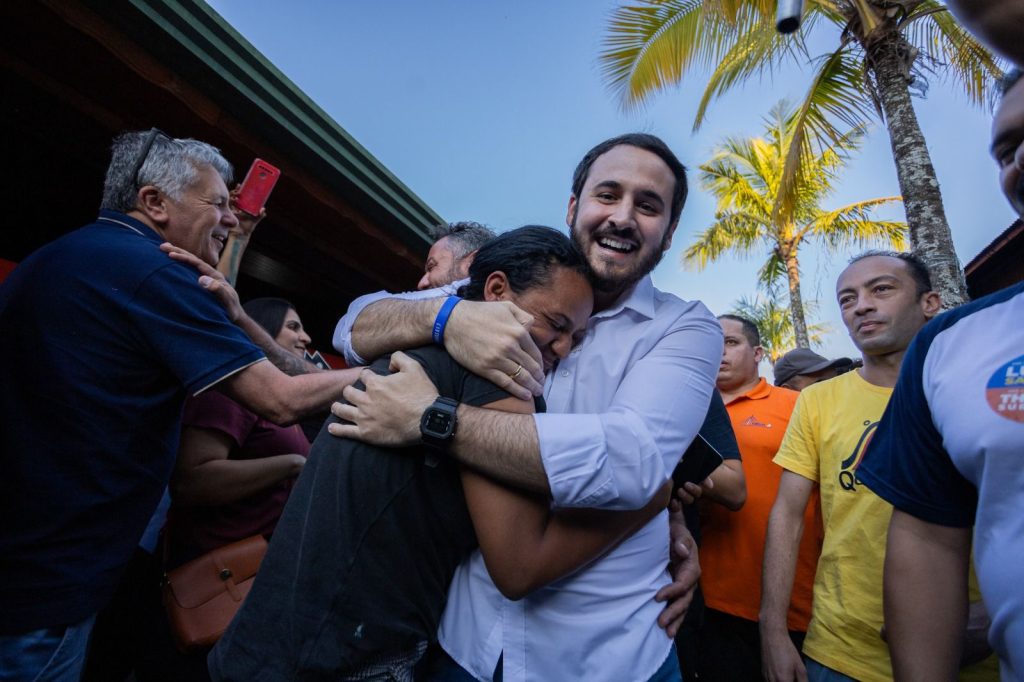 Sanches e Surfista lideram a aliança “A Mudança Começa Agora”, que abarca os partidos PL, NOVO, DC e PMB.