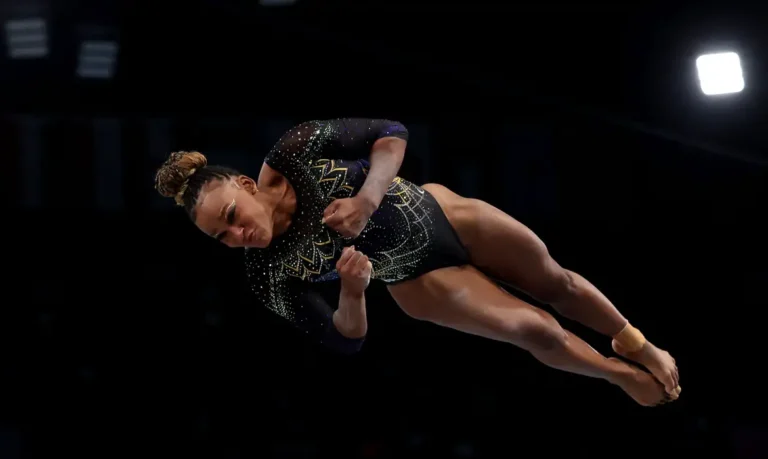 A ginástica artística feminina promete ser um dos pontos altos dos Jogos Olímpicos de Paris 2024, com Simone Biles e Rebeca Andrade buscando superar seus próprios limites.
