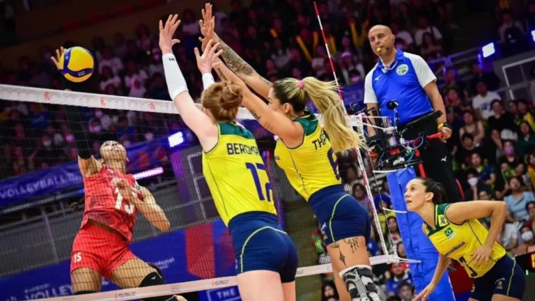 A seleção brasileira feminina de vôlei conquistou mais uma vitória nas Olimpíadas de Paris 2024. Em partida válida pela segunda rodada do Grupo B, o Brasil dominou o Japão e venceu por 3 sets a 0, com parciais de 25/20, 25/17 e 25/18.