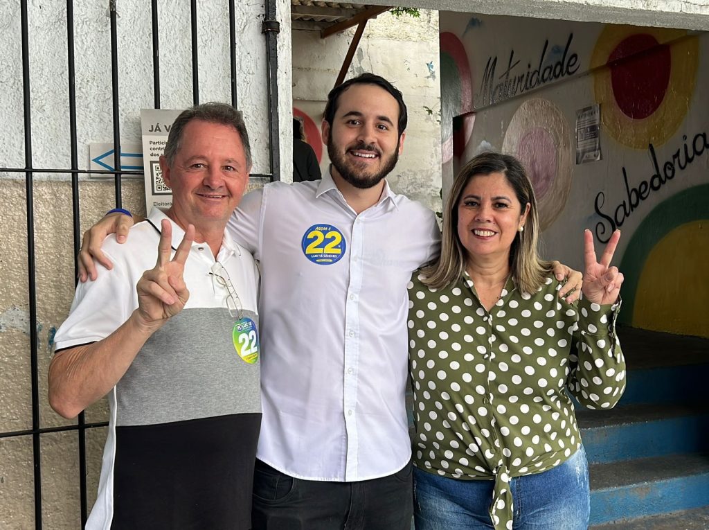 Lucas Sanches vota ao lado da noiva e dos pais e vê como certa a vitória: “está no olhar das pessoas o pedido de mudança”