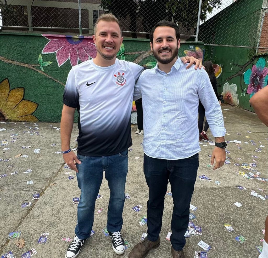 Lucas Sanches vota ao lado da noiva e dos pais e se diz confiante para o segundo turno: “a cidade quer mudança”
