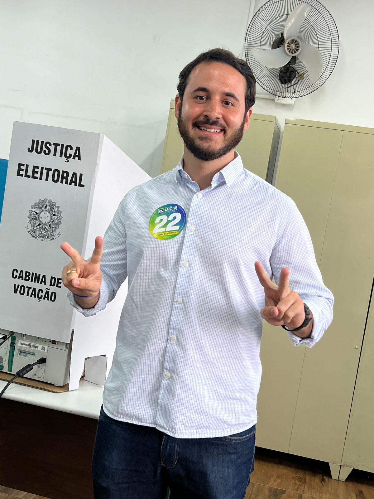 Lucas Sanches vota ao lado da noiva e dos pais e se diz confiante para o segundo turno: “a cidade quer mudança”
