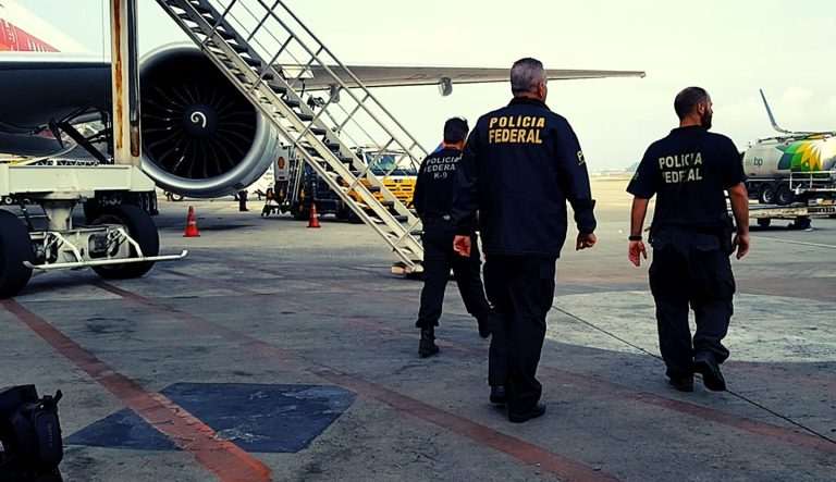 Passageira tenta embarcar para a África do Sul com droga escondida no corpo.