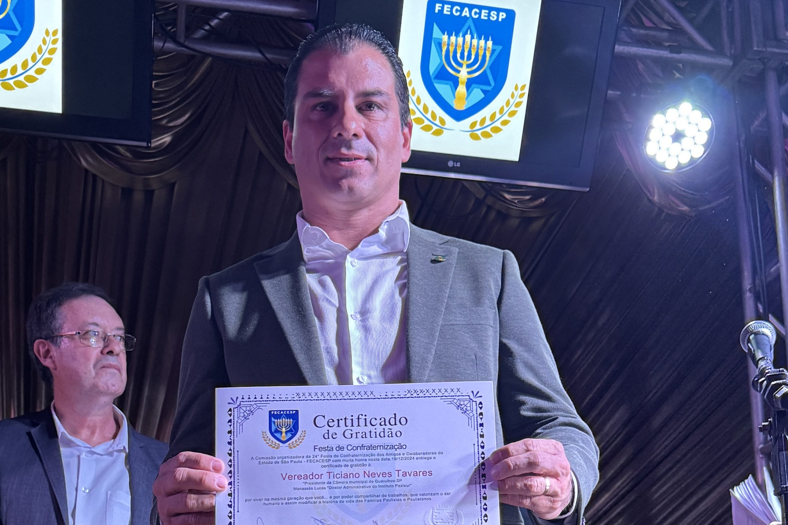 Vereador Ticiano é homenageado na 24ª FECACESP, em São Paulo