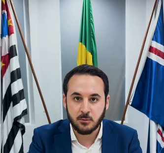 “Prefeito Lucas Sanches: Uso de uniforme da Droga Raia não viola princípios constitucionais, diz análise jurídica”