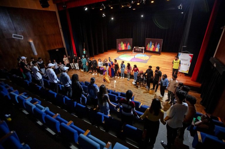 Apresentação teatral no CEU Ponte Alta ensina valores como empatia e inclusão