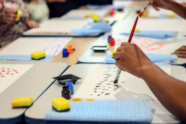 Prefeitura abre inscrições para oficina de pintura para surdos