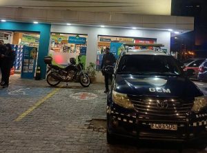 GCM e PM prendem dois homens por roubo a comércio no Centro