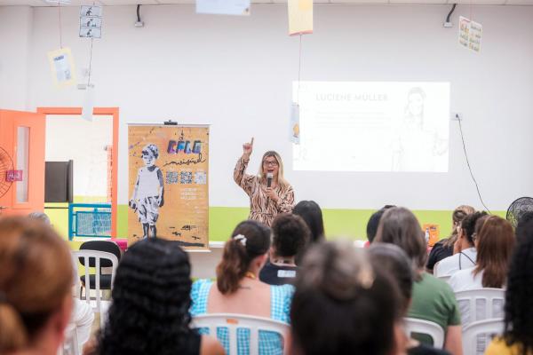 Palestra no CEU Ponte Alta inspira professores da rede municipal