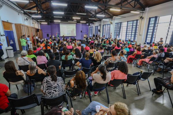 Mais de 300 pessoas participam da celebração oficial do Dia da Mulher no Adamastor