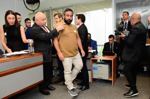 CPI das Bets Prende Empresário por Falso Testemunho em Sessão Tensa