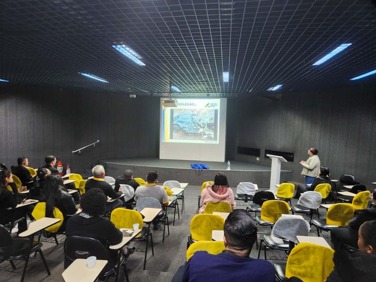 Prefeitura leva palestra sobre segurança no trânsito a servidores do HGG