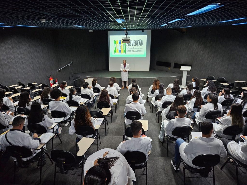 Programa internacional P.A.R.T.Y. mobiliza alunos de escola estadual na Vila Nova Cumbica