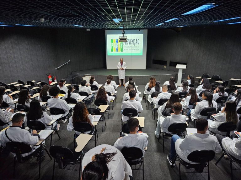 Programa internacional P.A.R.T.Y. mobiliza alunos de escola estadual na Vila Nova Cumbica