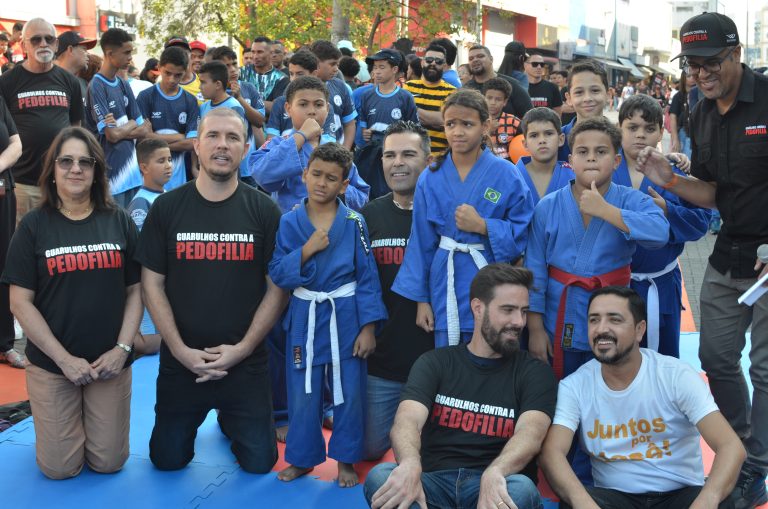 Guarulhos realiza ação impactante de conscientização pelo Maio Laranja