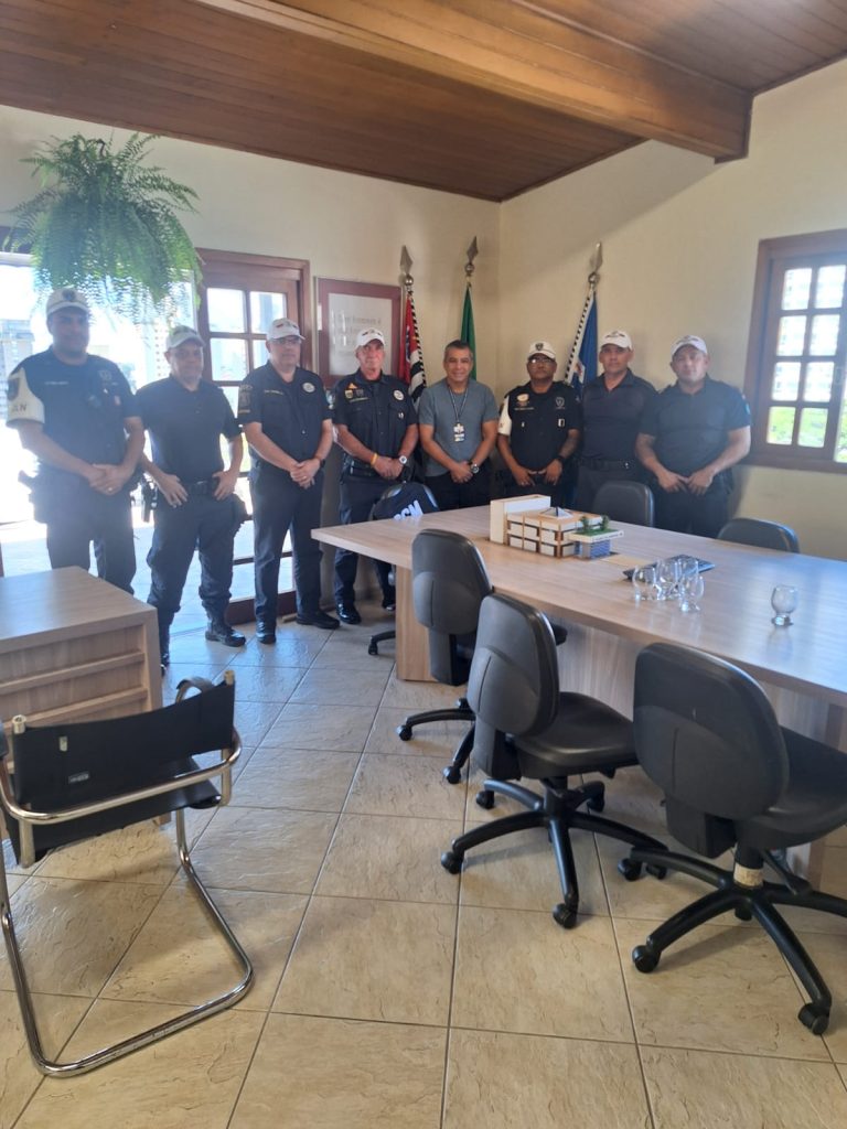 GCM de Guarulhos recebe agentes da GCM de Guarujá em visita técnica.