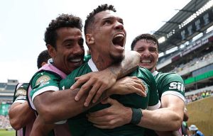 "Paulinho marca o gol da vitória do Palmeiras contra o Botafogo na Copa do Mundo de Clubes"