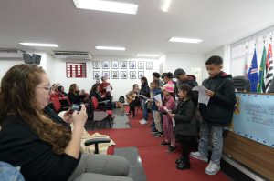  "Crianças do projeto Cidadania em Ação no seminário contra trabalho infantil em Guarulhos"