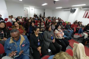  "Crianças do projeto Cidadania em Ação no seminário contra trabalho infantil em Guarulhos"