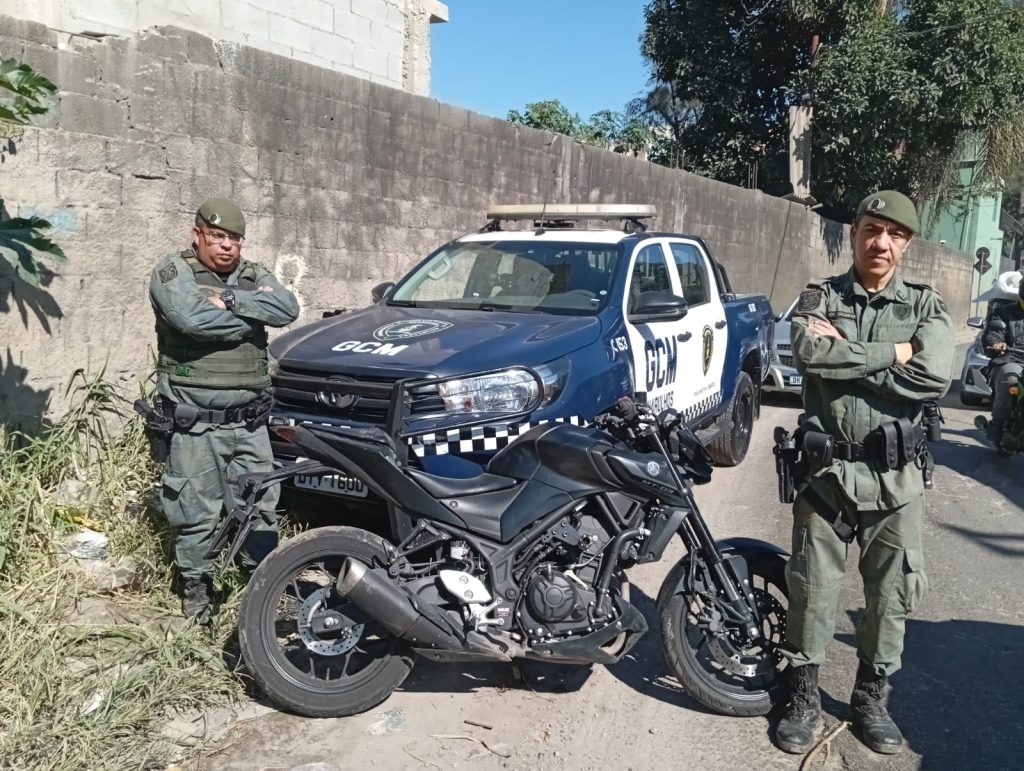 “GCM de Guarulhos recupera motocicleta roubada e abandonada em córrego na Vila Galvão | Ação rápida frustra crime”