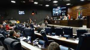 "Câmara de Guarulhos vota PIX para pagamento de tributos e projetos sociais em sessão dupla"