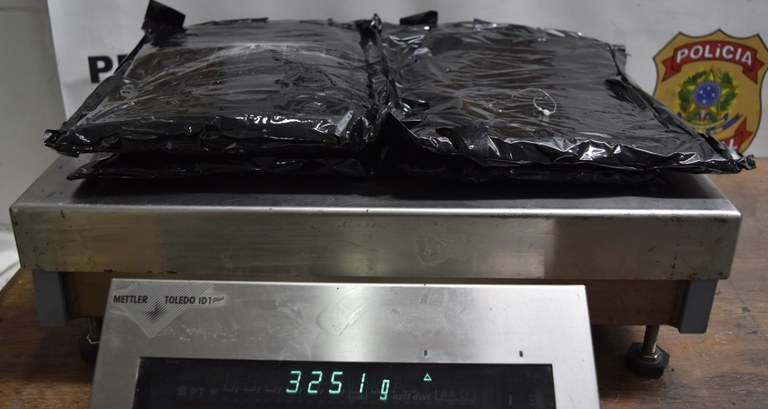 PF prende no aeroporto Guarulhos Tráfico internacional de drogas Operação Polícia Federal Guarulhos Apreensão de drogas aeroporto Cápsulas de cocaína ingeridas Skunk apreendido Guarulhos Mandados de prisão aeroporto