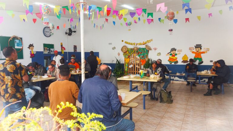 Prefeitura de Guarulhos realiza arraiá com música e comidas típicas para pessoas em situação de rua
