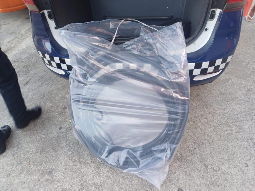 GCM de Guarulhos prende dois homens por furto de fios após flagrante por câmeras de monitoramento