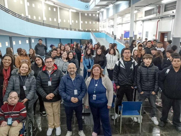 Prefeitura leva projeto de inclusão de PCDs a jovens aprendizes no Jardim Cocaia