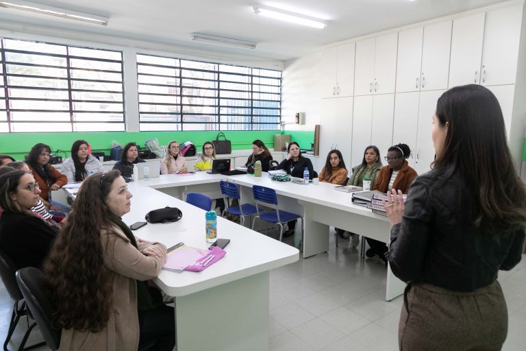Gestores e professores preparam escolas da rede municipal para volta às aulas