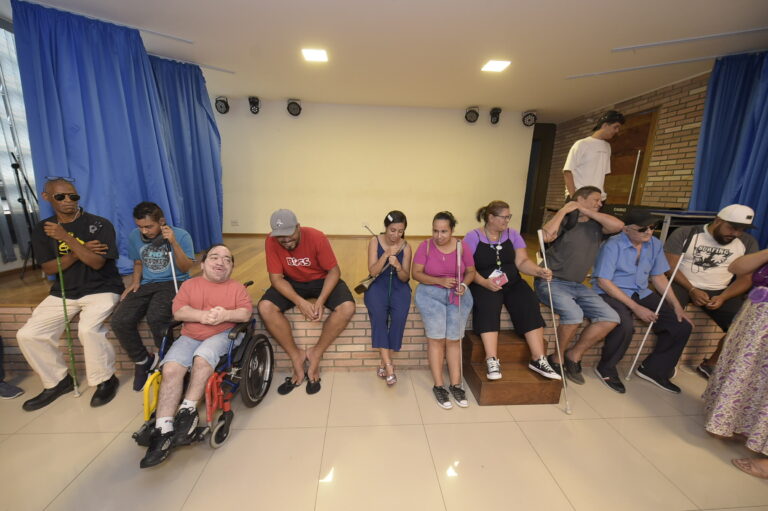 Prefeitura recebe inscrições de pessoas com deficiência visual para oficina gratuita de teatro