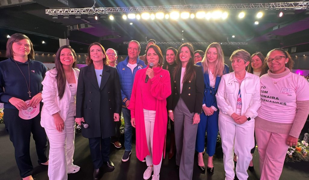 Com Michelle Bolsonaro e Rosana Valle, PL Mulher reúne multidão em Guarulhos-SP; Bolsonaro participa por chamada de vídeo
