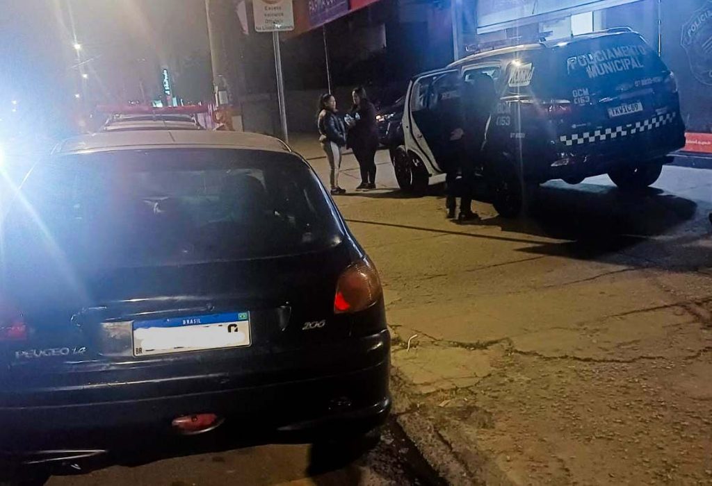 GCM prende homem por adulteração de emplacamento de veículo na Vila Cocaia
