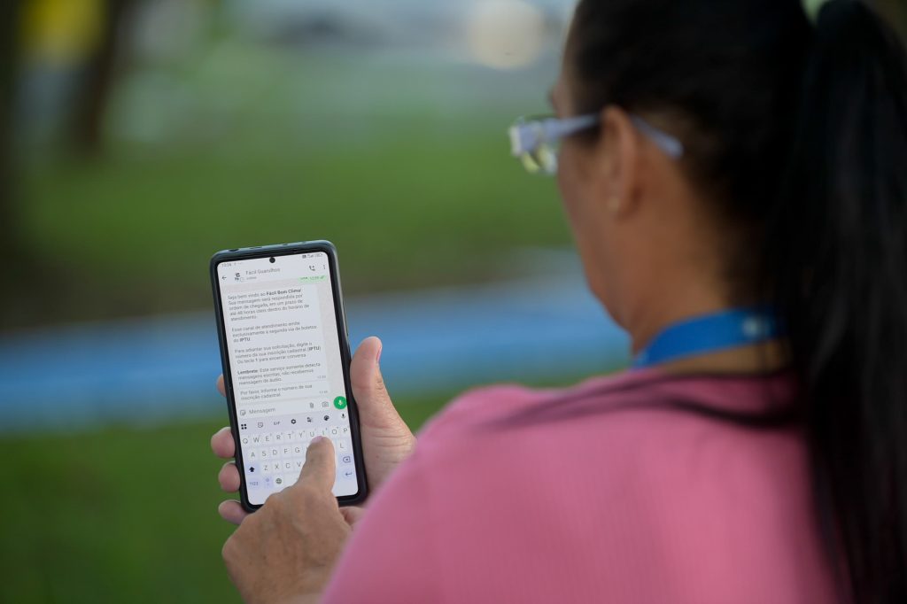 Rede Fácil lança canal de atendimento via WhatsApp para 2ª via IPTU e outros serviços