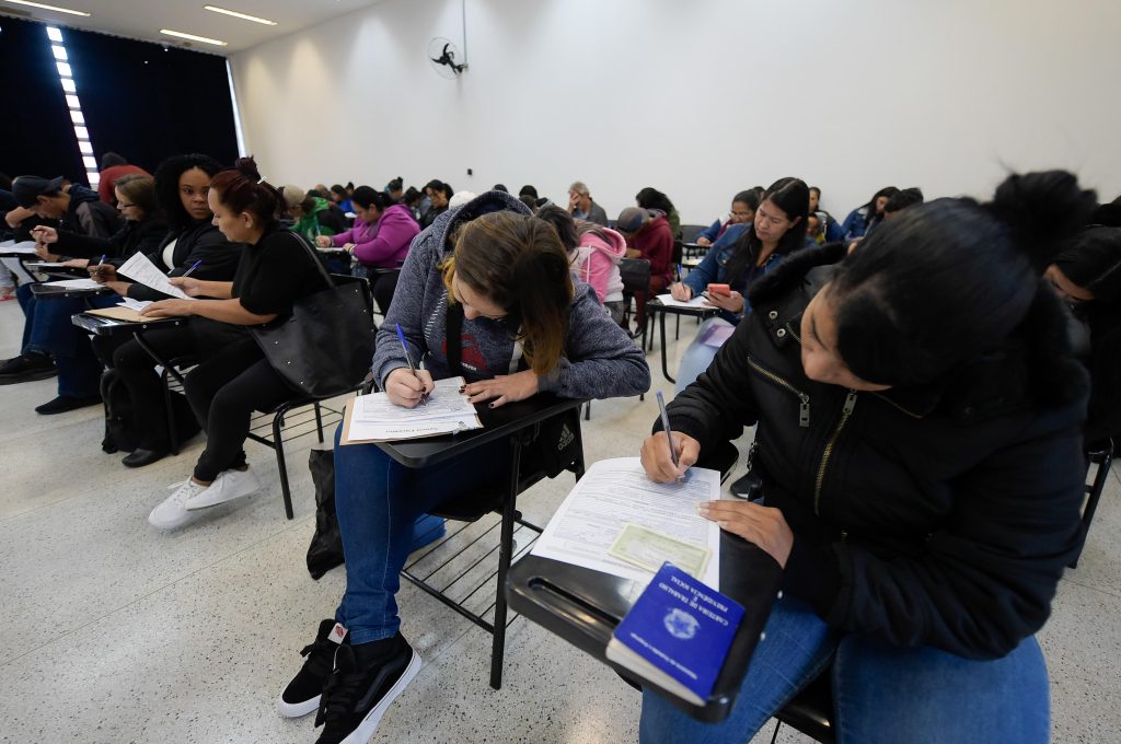 Prefeitura de Guarulhos, sob comando do Prefeito Lucas Sanches , esgota mais de mil vagas em cursos aquáticos no CEU Parque São Miguel em poucas horas