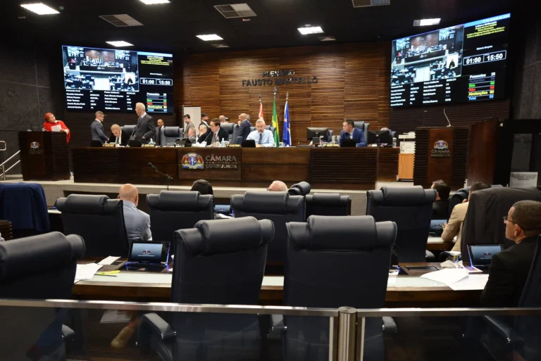 Câmara de Guarulhos Delibera 193 Novos Projetos em Sessão Extraordinária