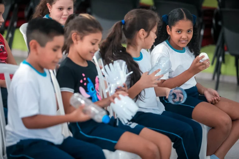 Música e reciclagem: espetáculos gratuitos transformam escolas de Guarulhos em 2025