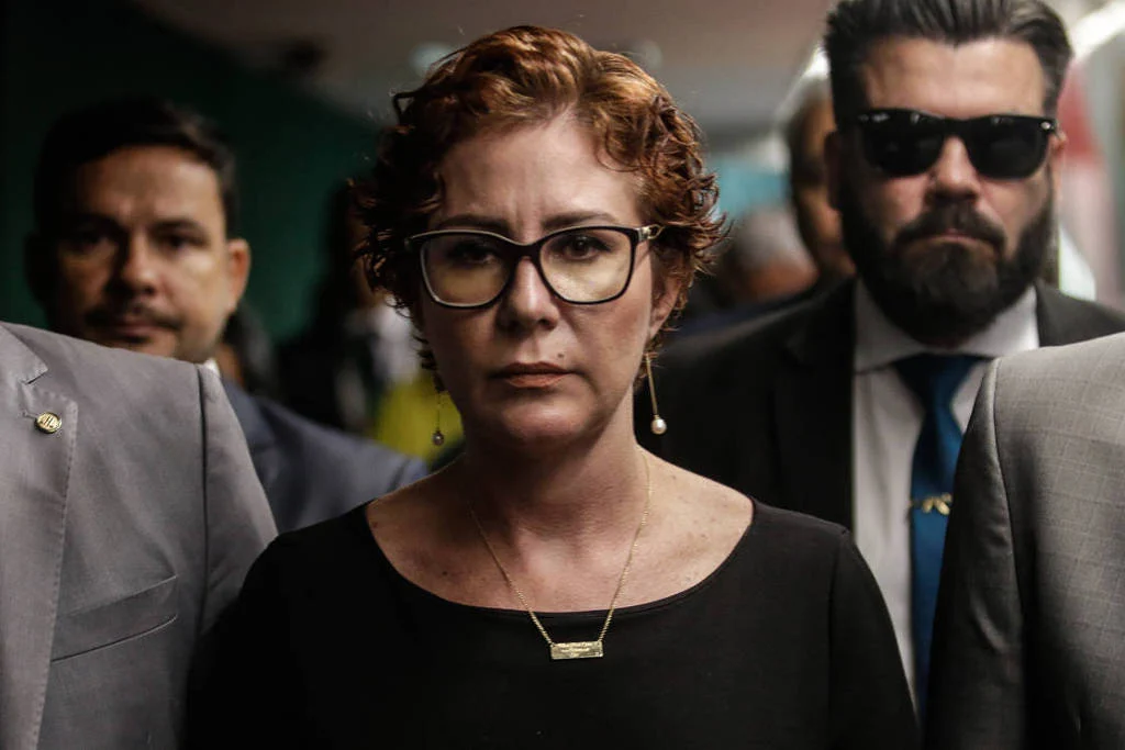 Carla Zambelli Passa Mal em Audiência de Extradição na Itália