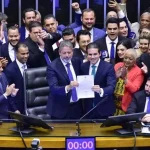hugo motta envia pedido de cassacao de eduardo bolsonaro ao v0 kAGvrpUDR3FN0AvIGJLKHSHQXFxxYU7CIoEiTVgRlP8