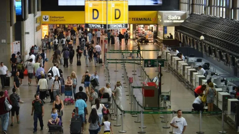 Aeroporto de Guarulhos Sente o Impulso: Setor Aéreo Bate Recorde Histórico