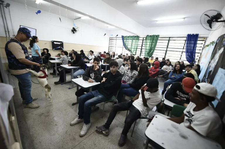 Prefeitura de Guarulhos Leva Projeto Juventude na Escola para o Bairro Cidade Seródio