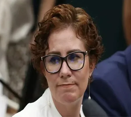 Justiça Italiana Mantém Prisão de Carla Zambelli