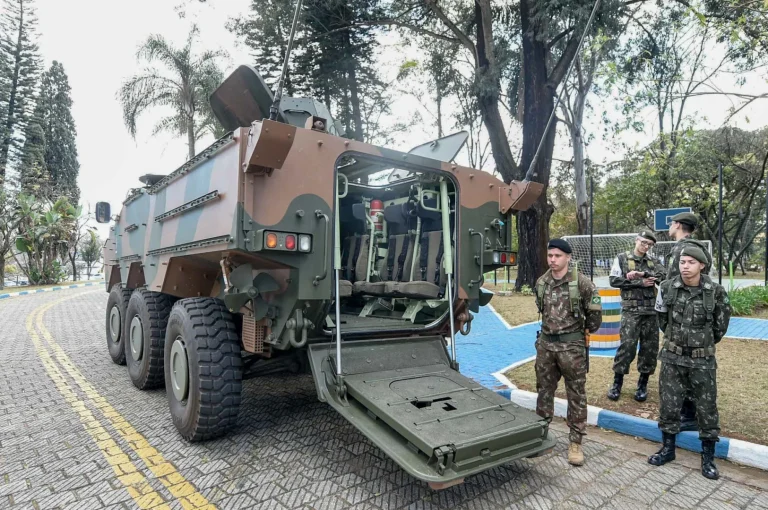 Bosque Maia Recebe Exposição de Veículo Militar Gratuita