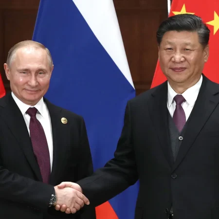 China Propõe Nova Ordem Mundial ao Lado de Rússia e Índia