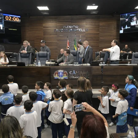 Alunos da EPG Izolina Alves David Visitam a Câmara de Guarulhos