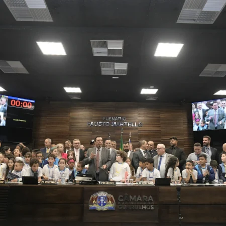 Alunos da EPG Izolina Alves David Visitam a Câmara de Guarulhos