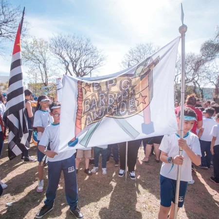 Alunos de Guarulhos Celebram Semana da Pátria com Desfile Cívico no Jardim Cumbica
