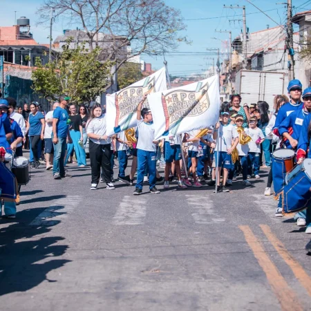 Alunos de Guarulhos Celebram Semana da Pátria com Desfile Cívico no Jardim Cumbica