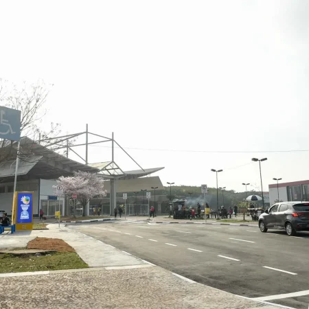 Prefeitura de Guarulhos Inaugura Bolsão de Estacionamento para Embarque e Desembarque no Cecap